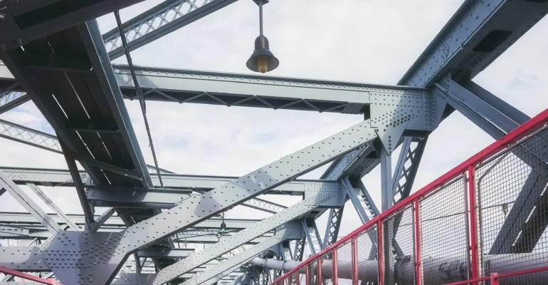 williamsburg-bridge-connecting-manhattan-with-broo-2025-02-12-17-16-14-utc
